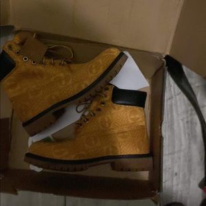 They are timberland they were only wore once they still likes new in box